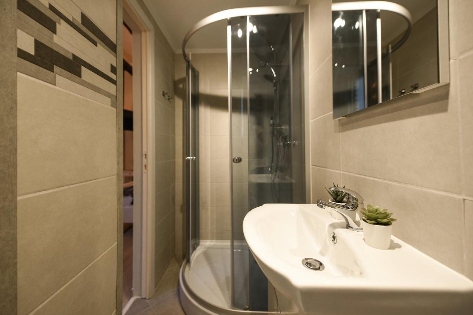 Elegant Studio - Urban Escape In Букурещ Екстериор снимка